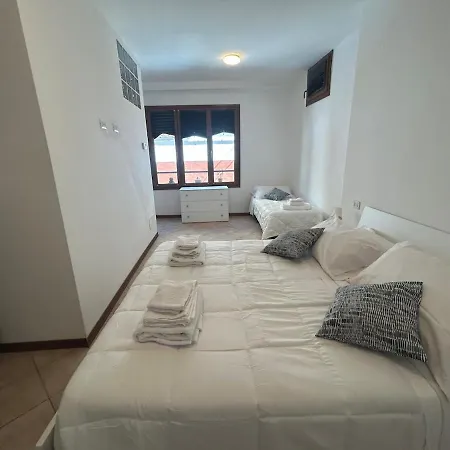 公寓 Living Apartment-centro Storico-autodromo 伊莫拉