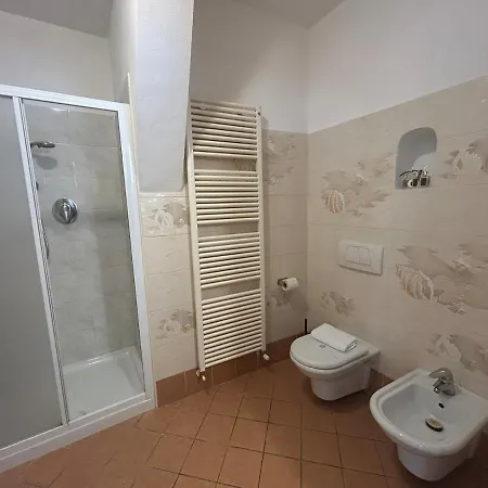 Living Apartment-centro Storico-autodromo 伊莫拉