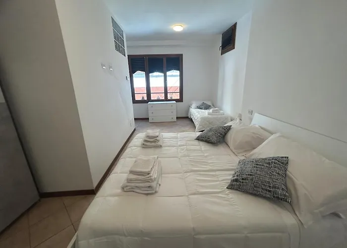 公寓 Living Apartment-centro Storico-autodromo 伊莫拉